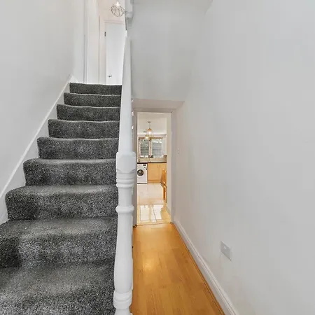 Cosy Urban Oasis 2 Bedroom Flat In Tottenham London Exterior photo