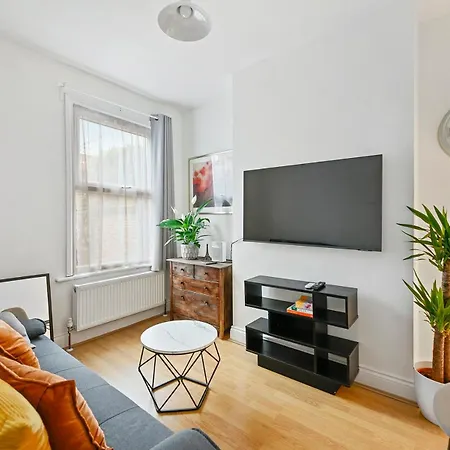 Cosy Urban Oasis 2 Bedroom Flat In Tottenham London Exterior photo